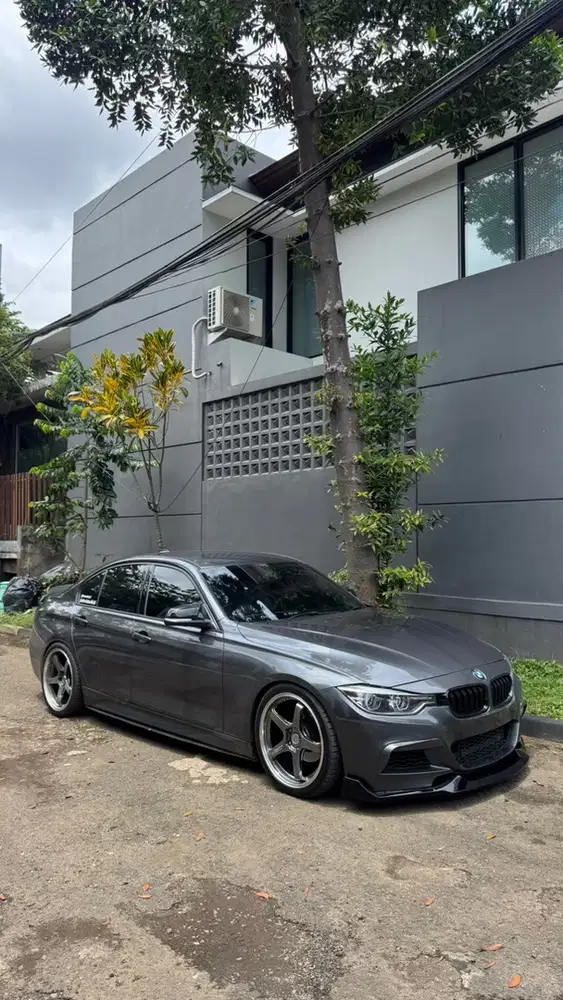 BMW 320i 2015 Bensin