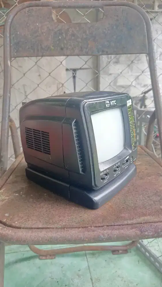 Tv mini hitam putih analog jadul