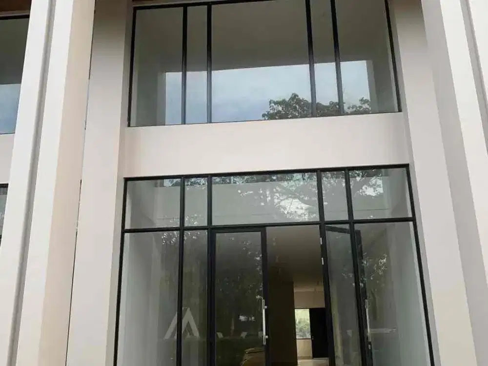 Disewakan ruko 4 lantai  jalan utama MERR