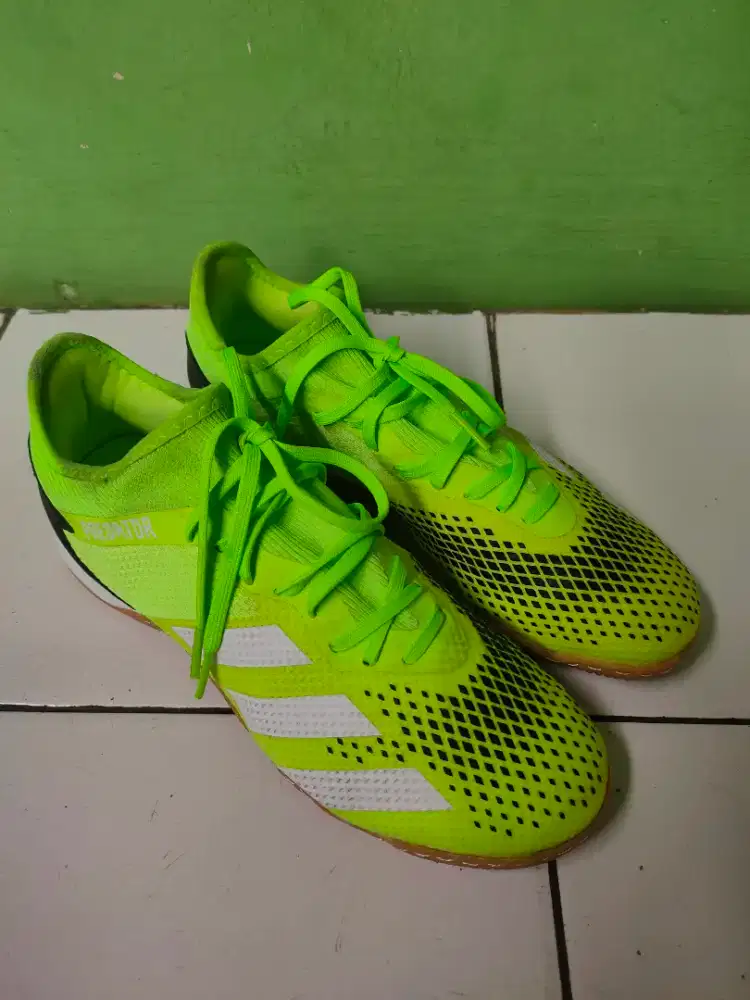 Sepatu futsal adidas predator 20.3 ukuran 42 original