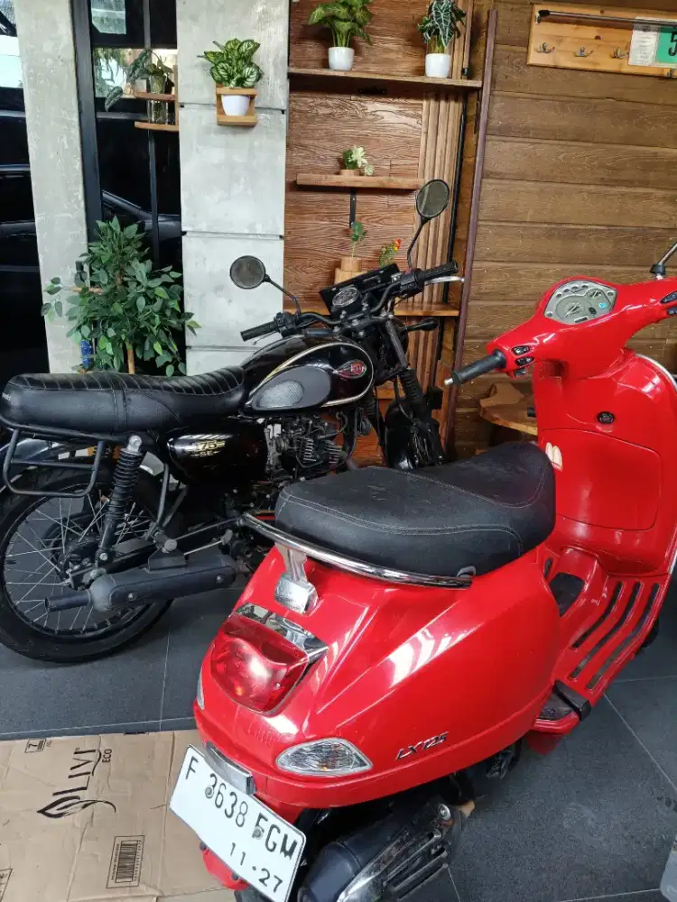 Vespa LX merah tahun 2018