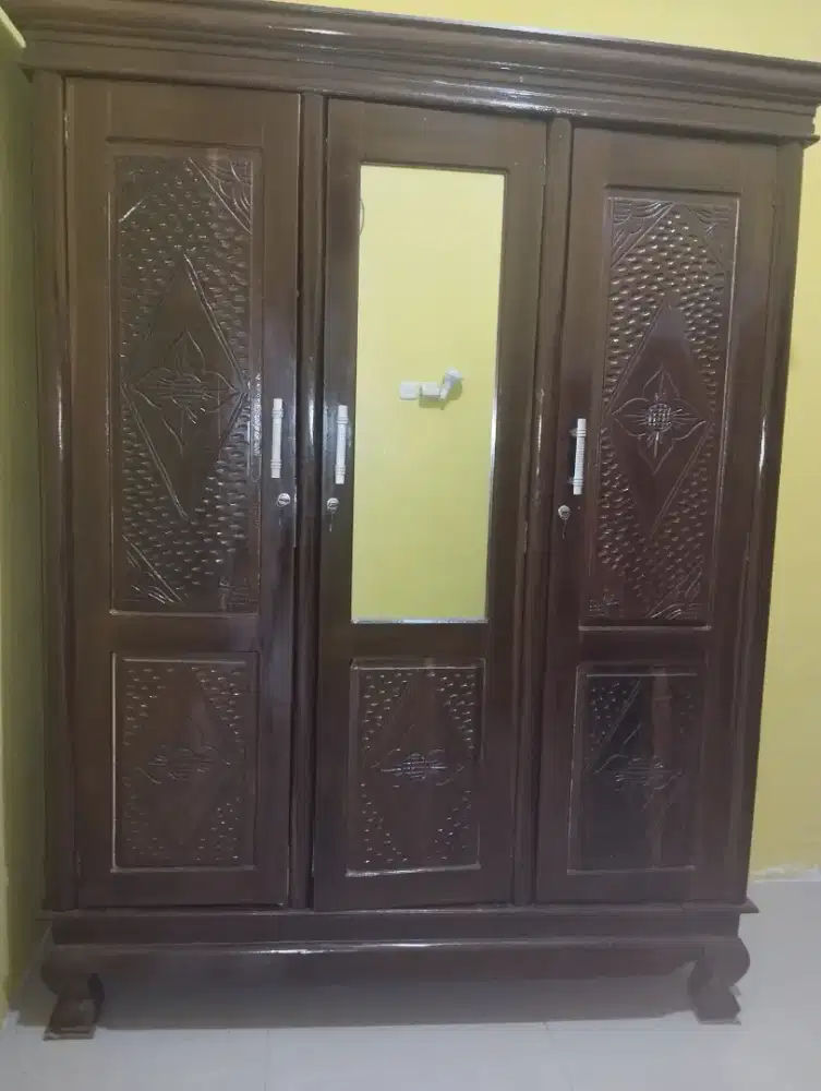 Lemari 3 pintu kayu