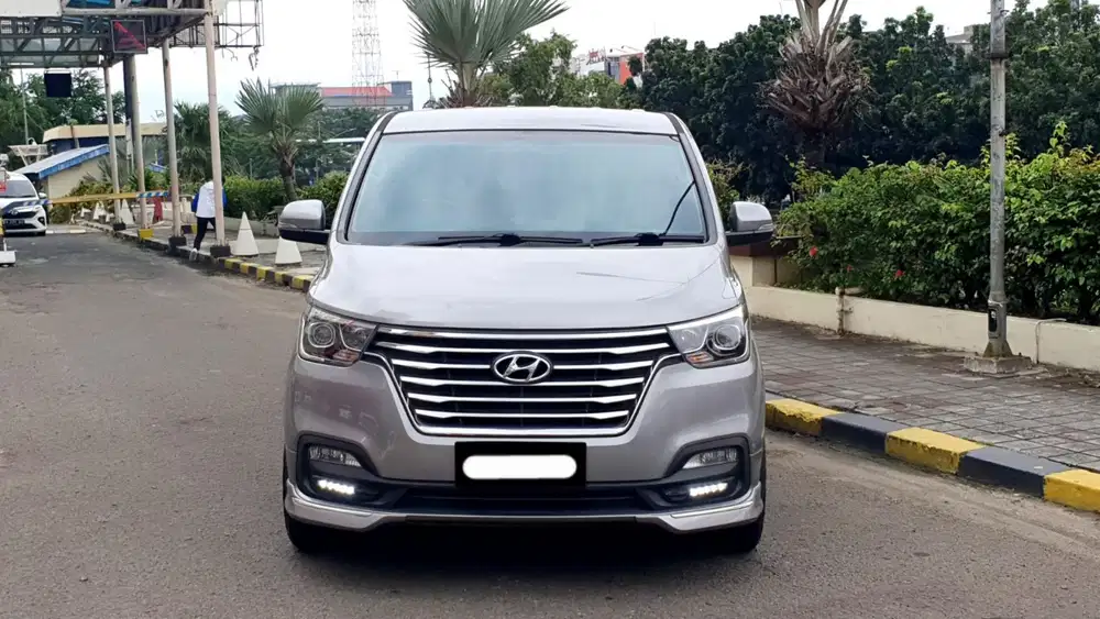 Hyundai h1 royale diesel 2019 abu silver