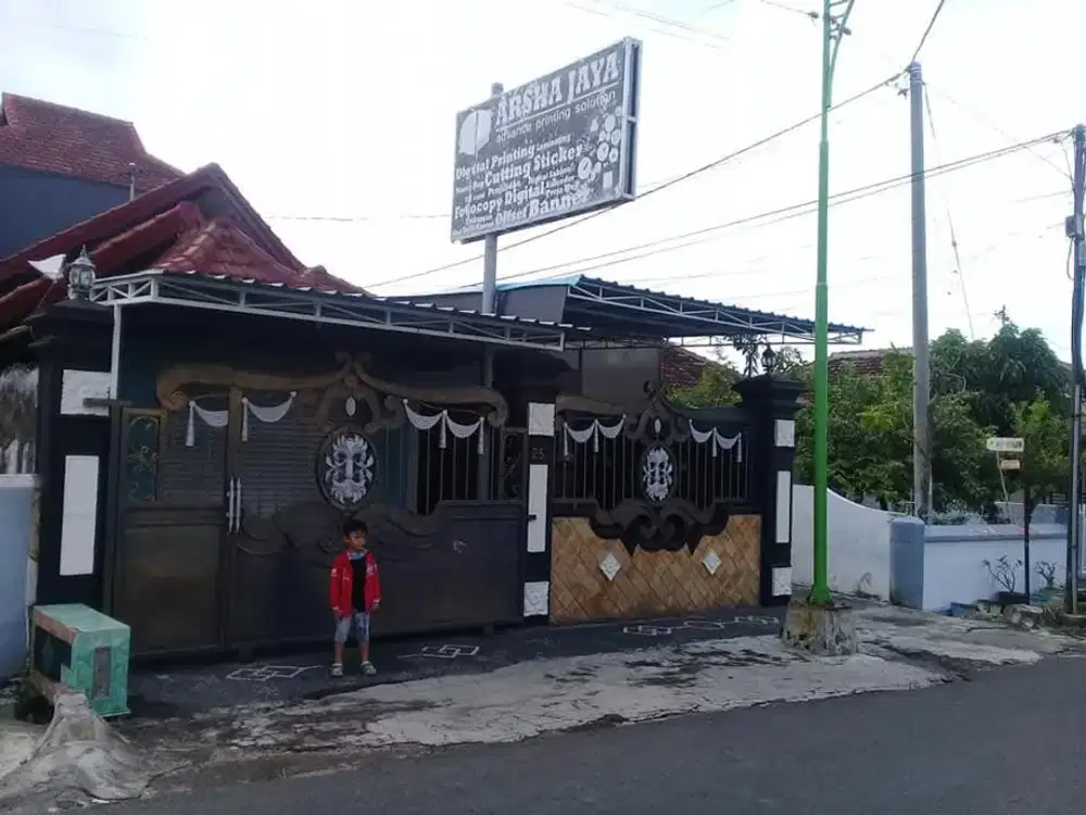 Dijual Rumah 1,5 Lantai + Toko – Lokasi Strategis di Tengah Kota Banyuwangi