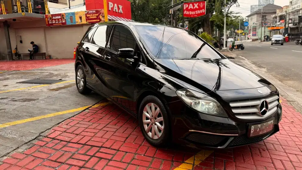 Mercedes-Benz B200 2012 Bensin