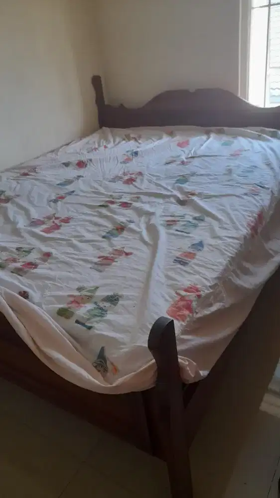Tempat tidur jati dan springbed