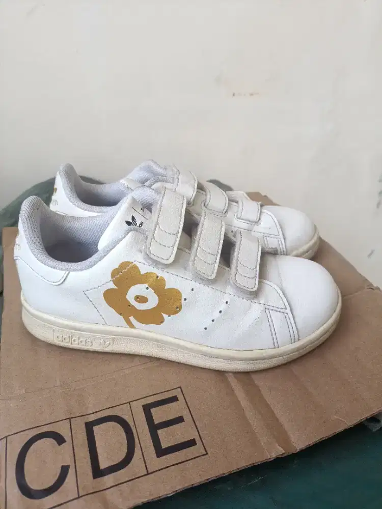 Sepatu anak Adidas ukuran 30