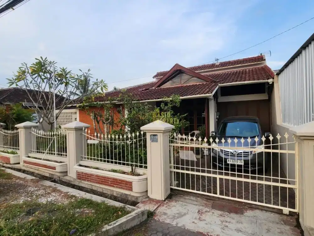 RUMAH PINGGIR JALAN BESAR COCOK UNTUK TEMPAT USAHA DI PURWOMARTANI