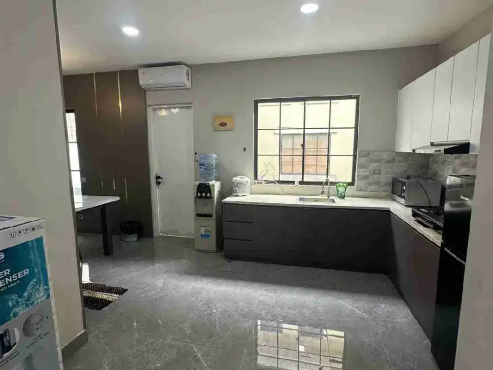 DISEWAKAN FUL FURNISHED  TOWN HOUSE MILENIUM, KARAWACI