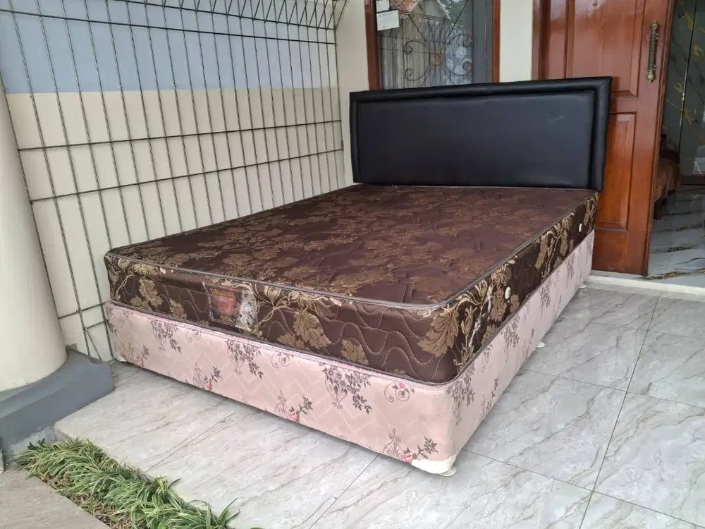JUAL KASUR + DIPAN 160 x 200 cm MERK DELUXE (bekas)