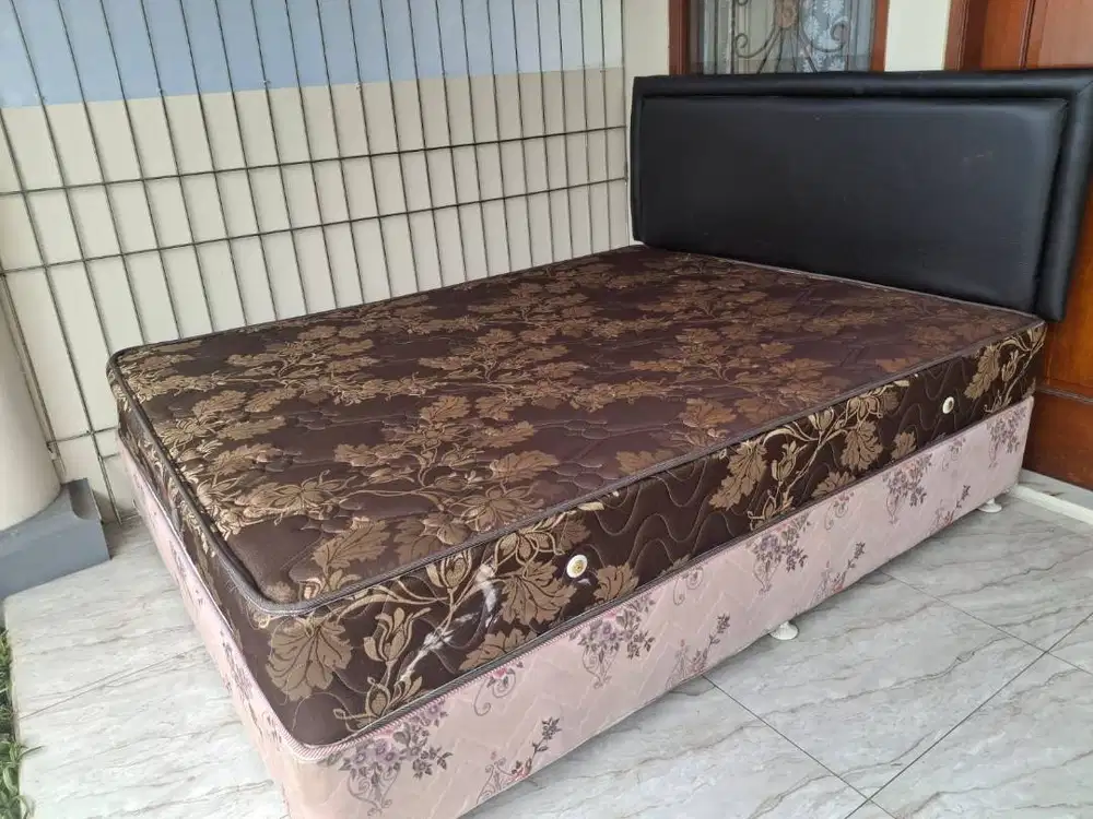 JUAL KASUR + DIPAN 160 x 200 cm MERK DELUXE (bekas)