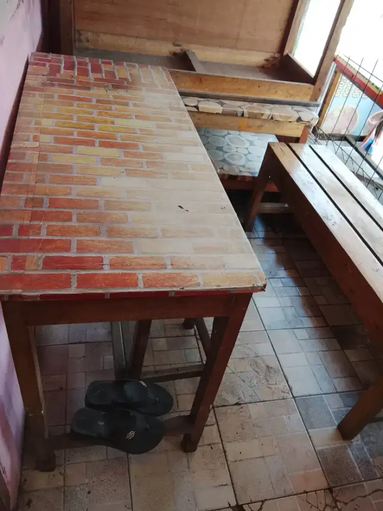 Gak di pake meja jualan