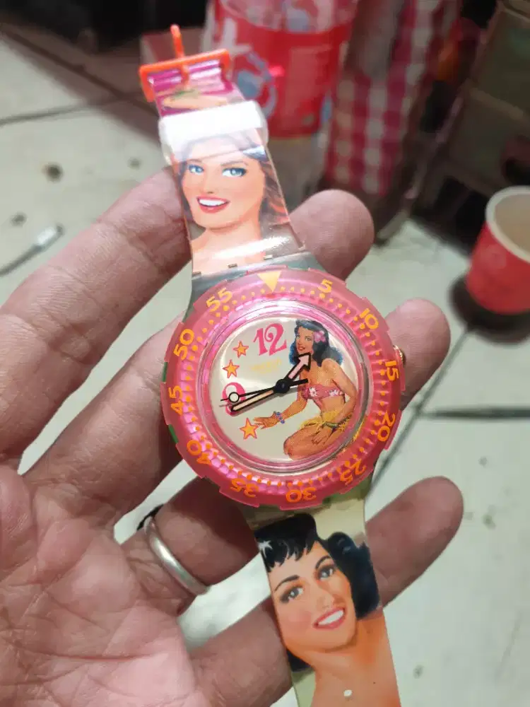Jam swatch motif hawai bungkus mika masih ada