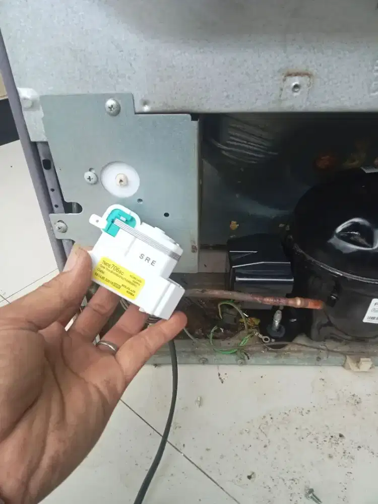 SERVICE AC, KULKAS, FREEZAR, SHOWCASE, POMPA AIR, MESIN CUCI