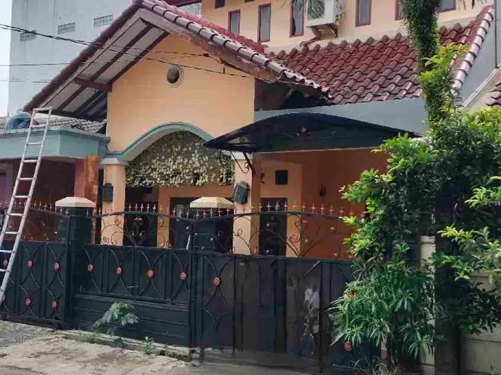 Disewakan rumah 5 Kamar Tidur di Komplek Gandaria Jl Pandu Raya,
Tegal Gundil Bogor Utara