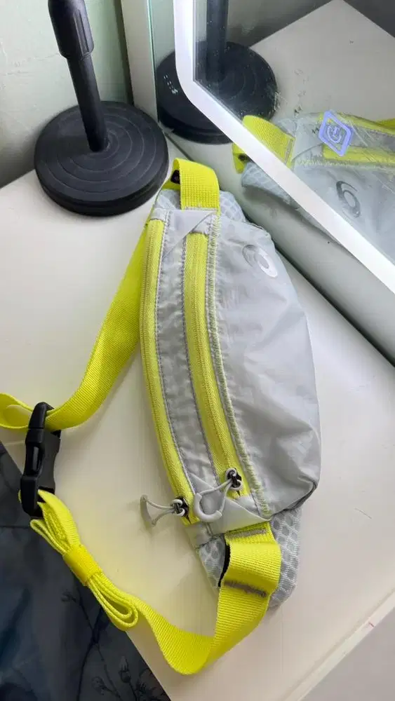 Preloved Asics waist pouch light (running belt)