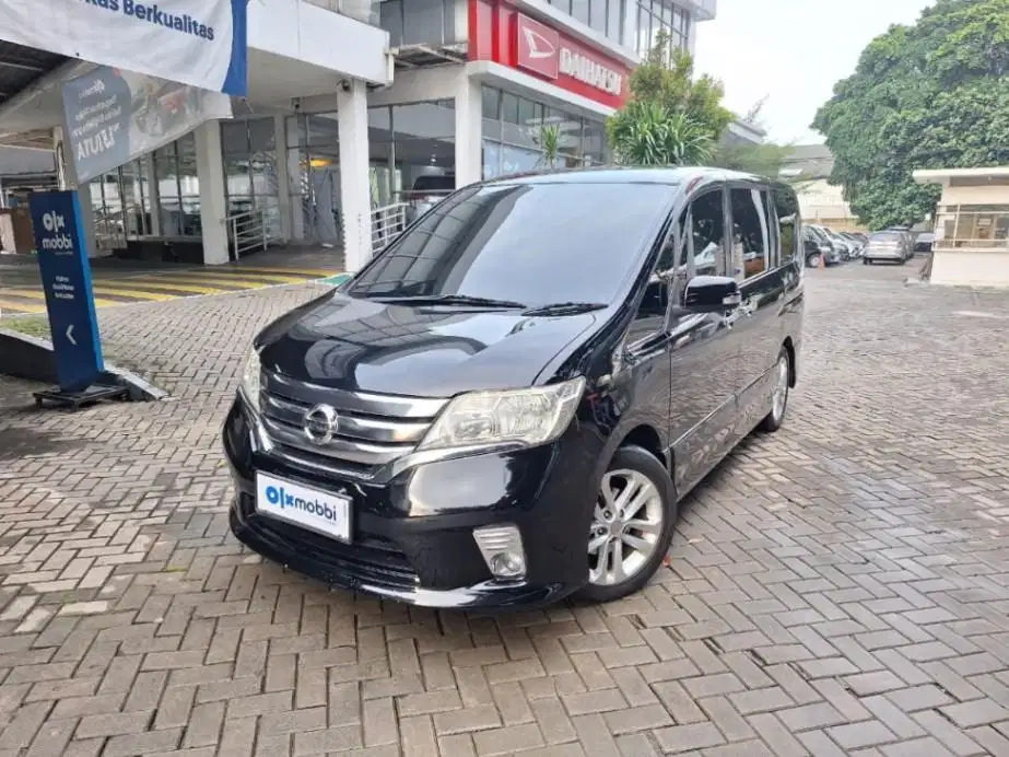 LOW DP Nissan Serena 2.0 Highway Star Bensin-AT 2013 SBQ
