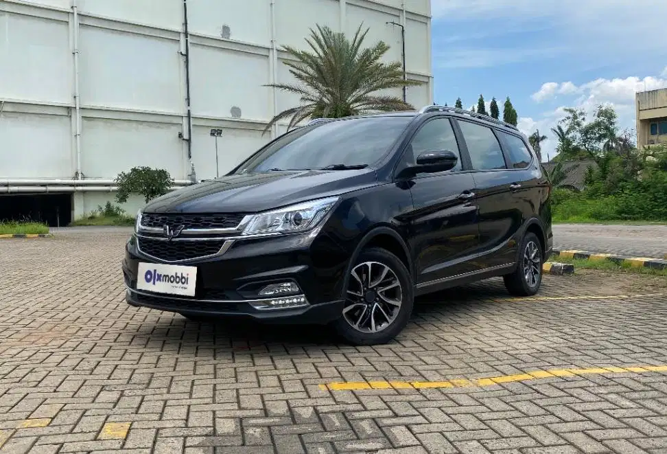 TDP 7,JT Wuling Cortez 1.5 CT Lux Plus Bensin-AT Hitam 2019