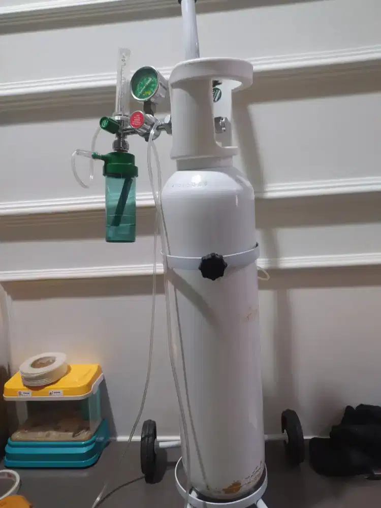 Tabung oksigen 1m3 1 set troly regulator beli dari baru blm dipakai