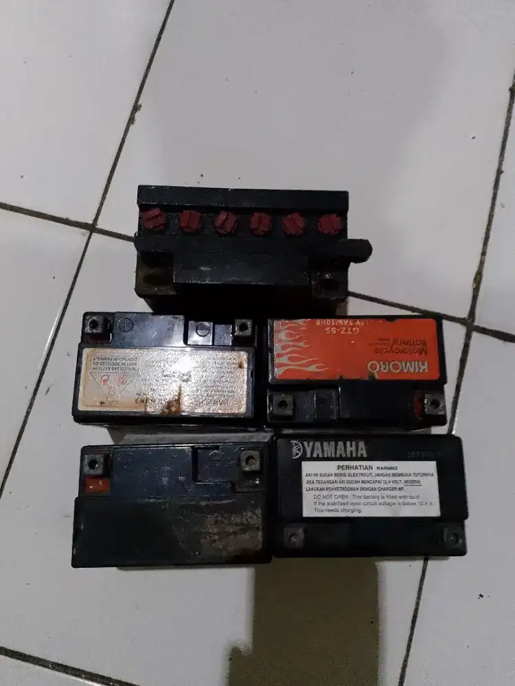 Aki bekas kondisi mati berbagai macam merk