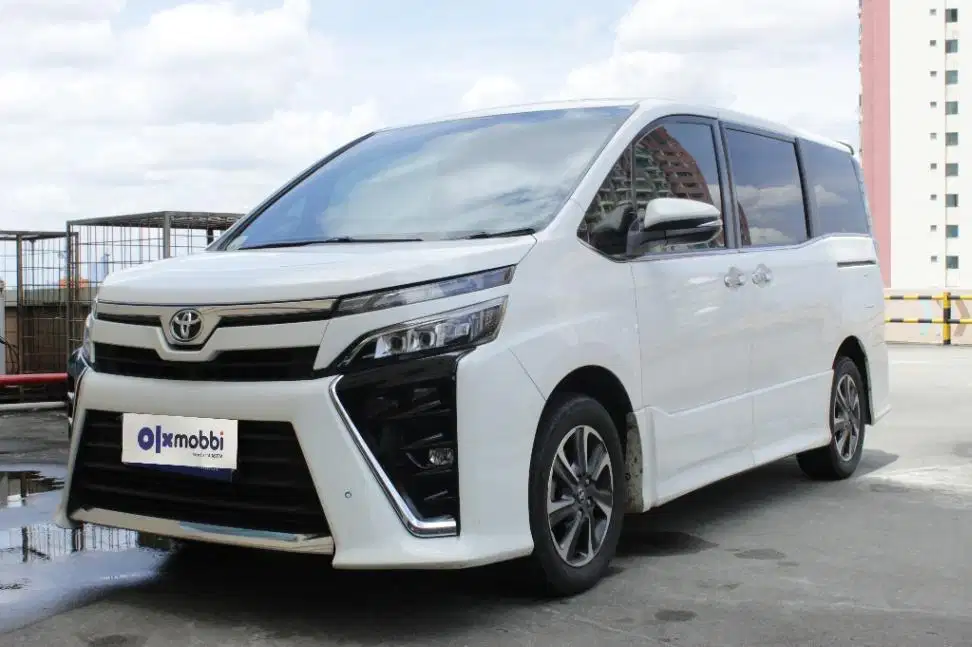 TDP 13JT Toyota Voxy 2.0 Bensin-AT Putih 2017