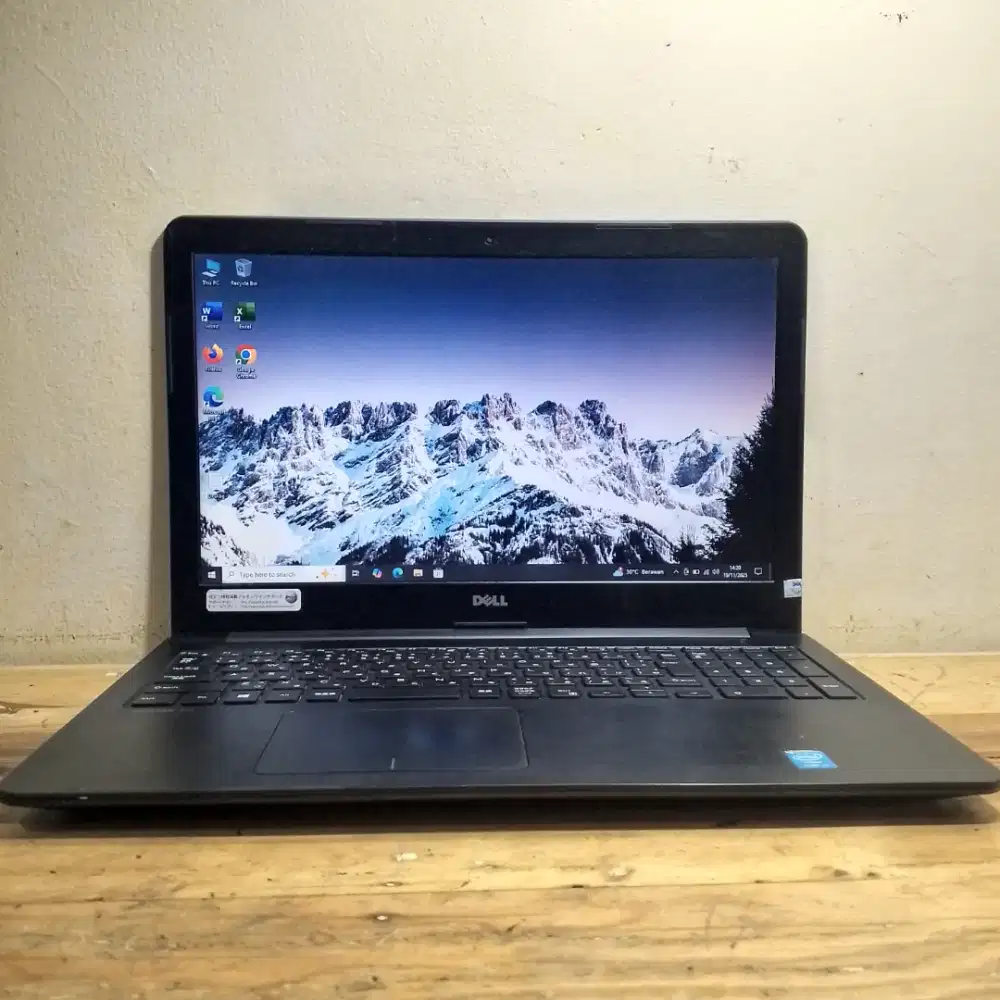 Dell core i3-5005U Ram 4 GB SSD 256 GB 15.6 inch