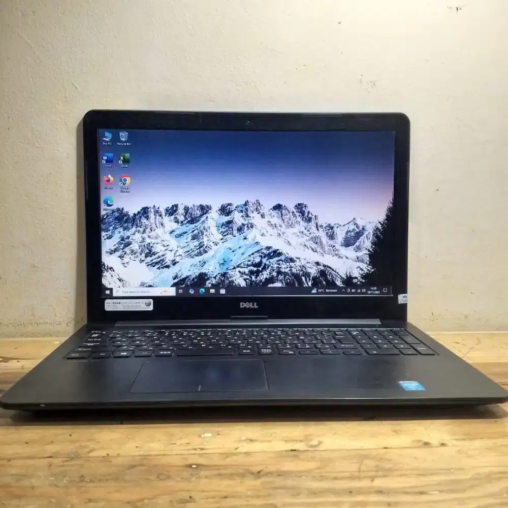 Dell core i3-5005U Ram 4 GB SSD 256 GB 15.6 inch
