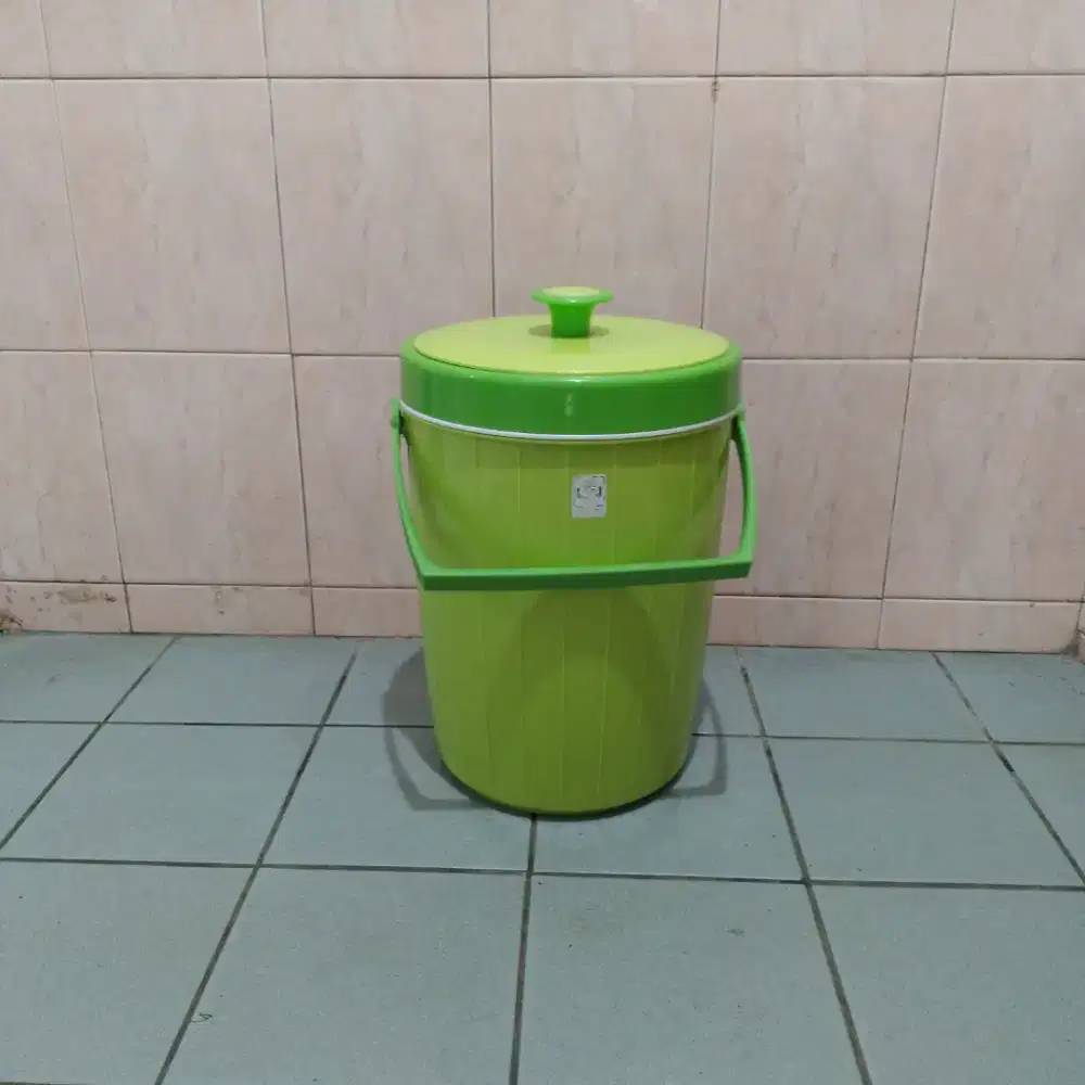 Trrmos ukuran 10 liter