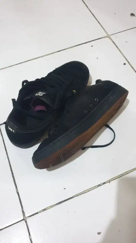 Sepatu dc kobdisi 90%