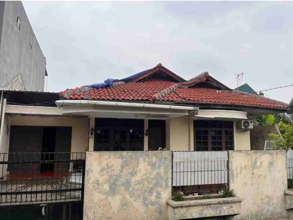 Rumah Luas Hitung Tanah 260 meter dlm komplek rapi nyaman dkt Dmall Depok