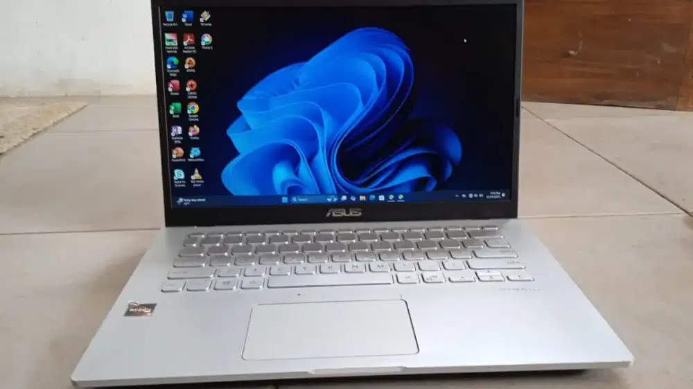 Asus VivoBook Ryzen 5 3500u/8/256 fhd ips