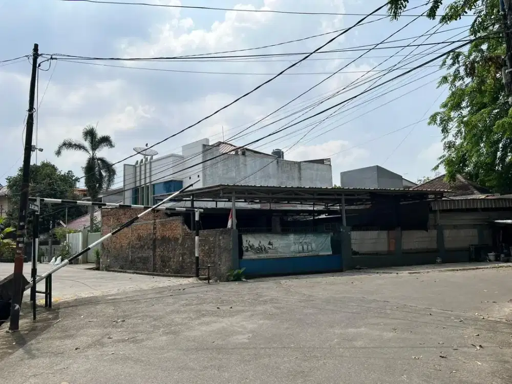 Disewakan Ruang Usaha Cocok Untuk Bengkel/Gudang Posisi Hook di Duren Sawit Jakarta Timur