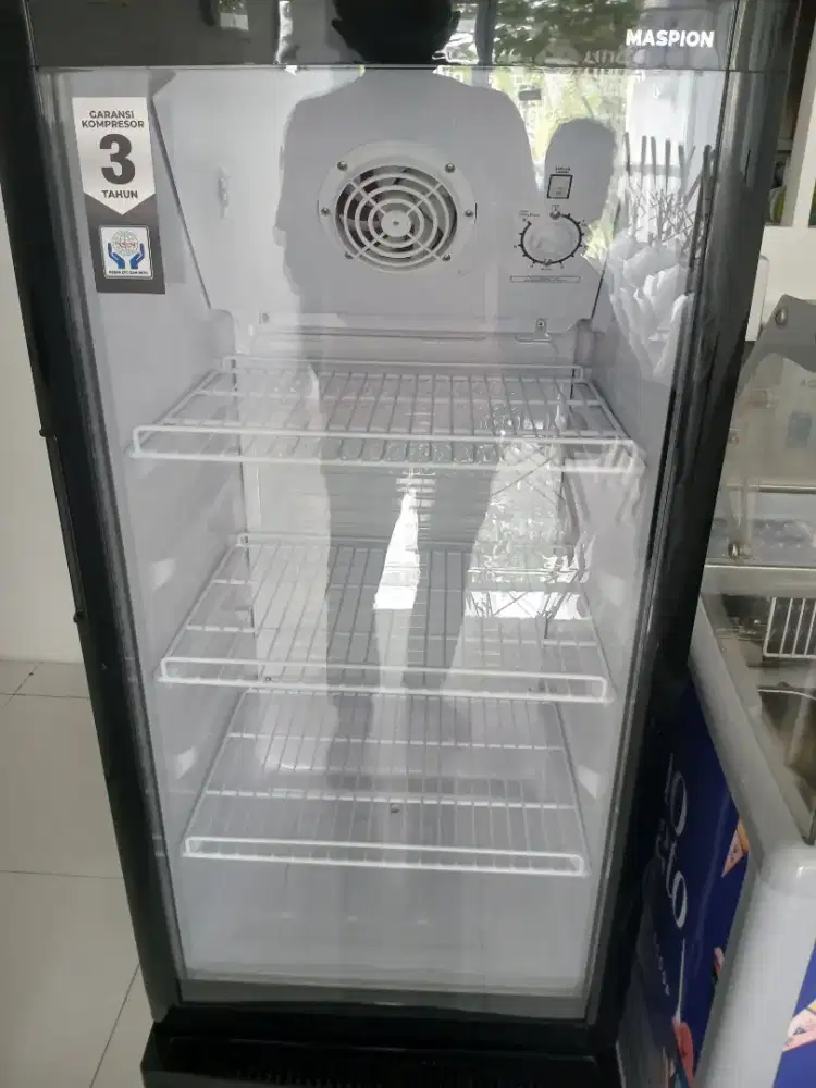 Jual showcase berdiri