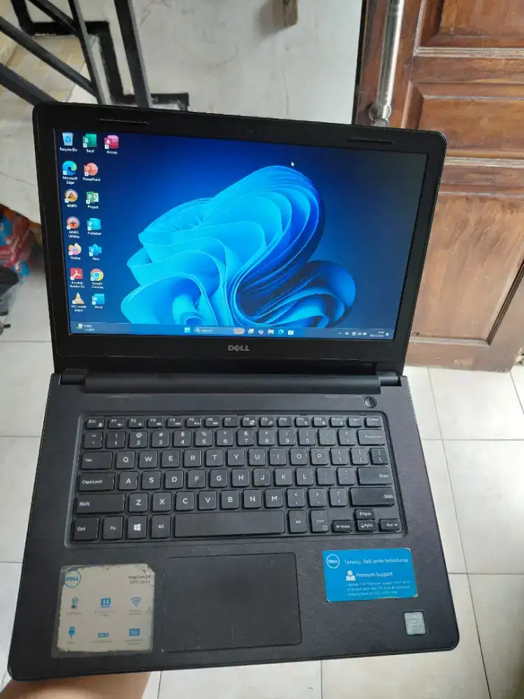 Dell Inspiron 3467 i3 Gen7 Ram4 ssd128Gb+500GB Batre Awet