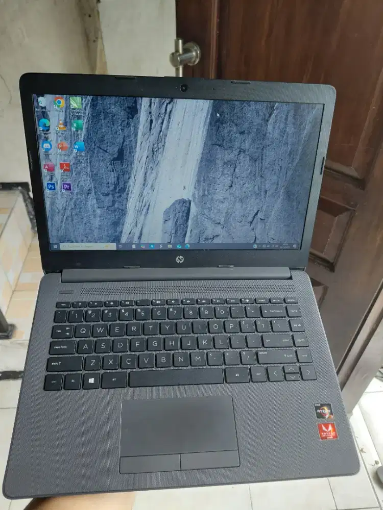 Hp 240 g7 Ryzen 3 2200u/4/256 Likenew