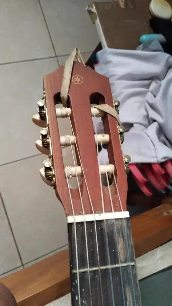 gitar akustik yamaha