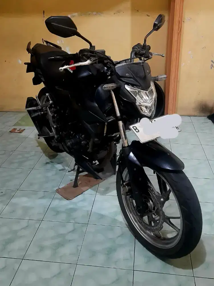 Dijual Honda CB150R Tahun 2018 Warna Hitam