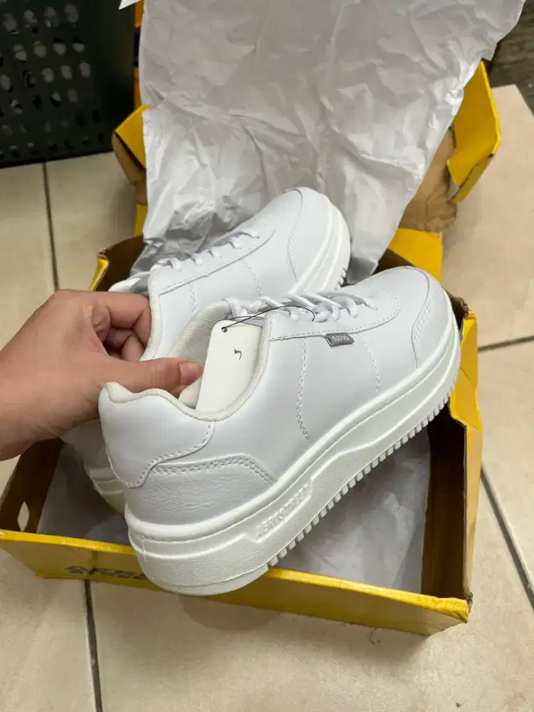 Sepatu wanita aerostreet uk 39