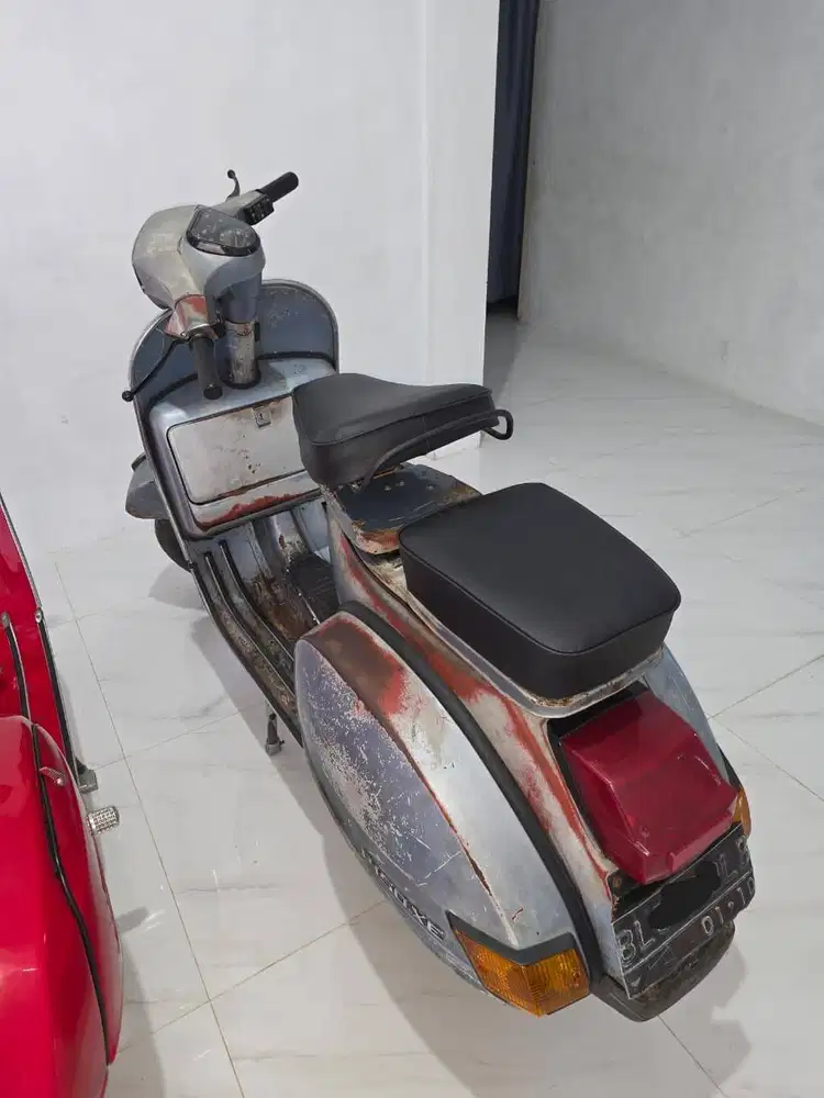 Vespa Exclusive 2 Cat Original Full Paper