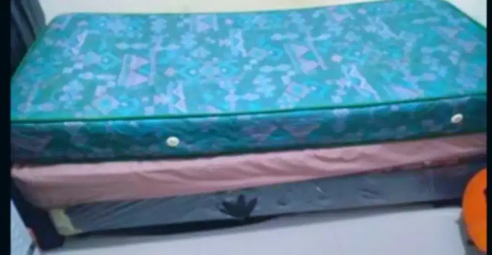 Dijual Springbed Merk Guhdo ukuran 90x200 
Kondisi masih sangat bagus