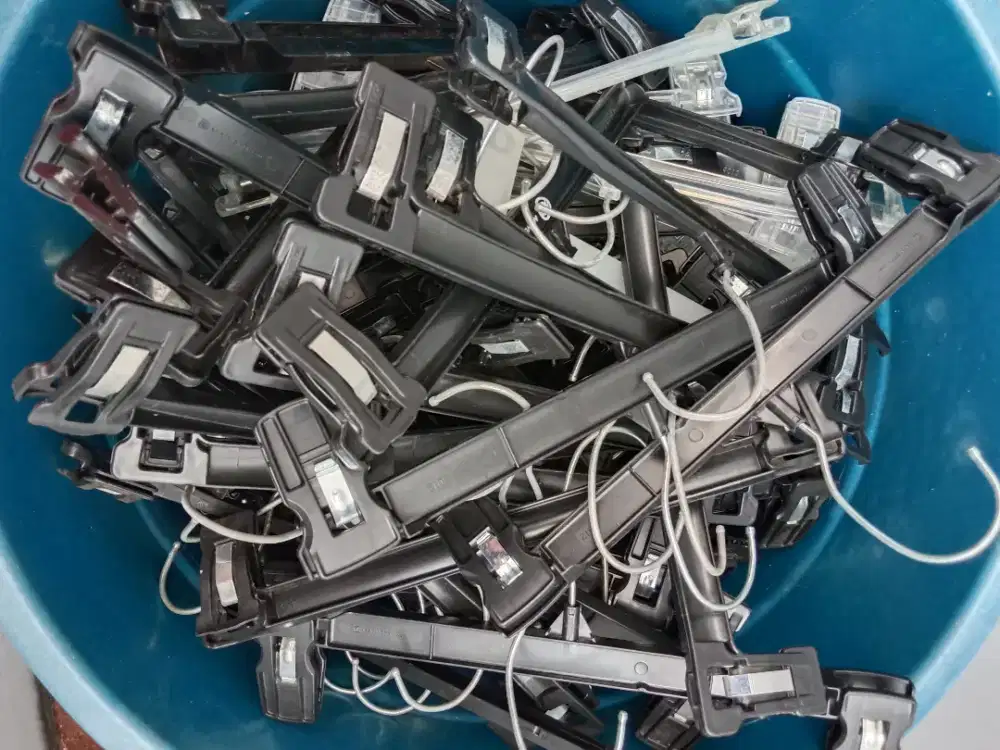 Gantungan baju jepitan