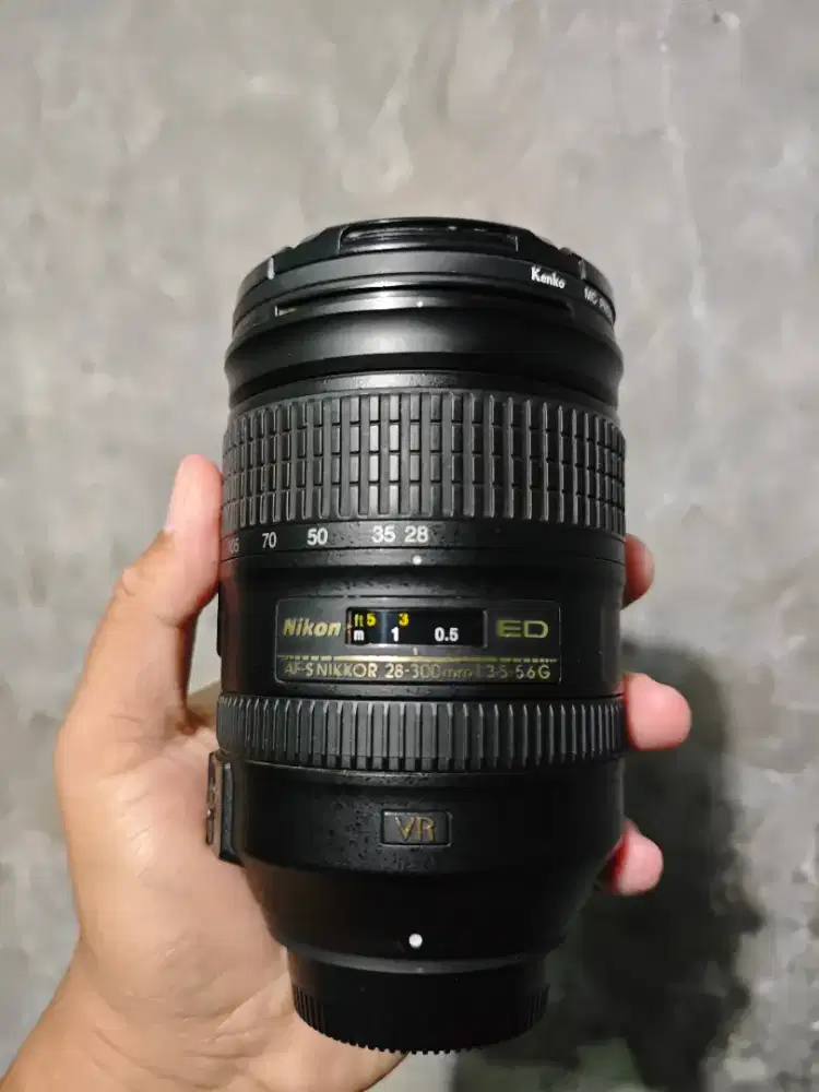 Lensa Nikon afs 28-300mm
