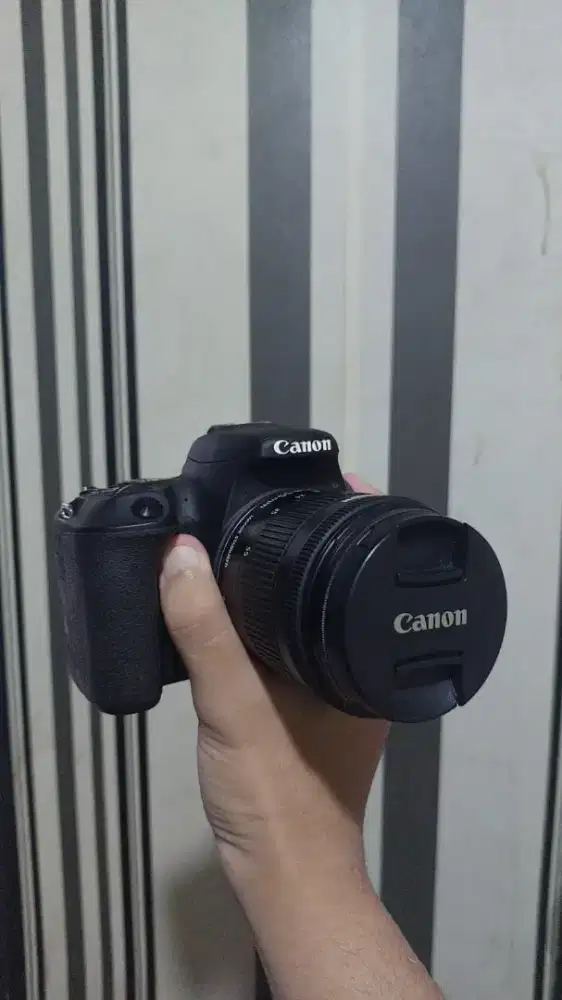 Kamera Canon DSLR EOS 200D