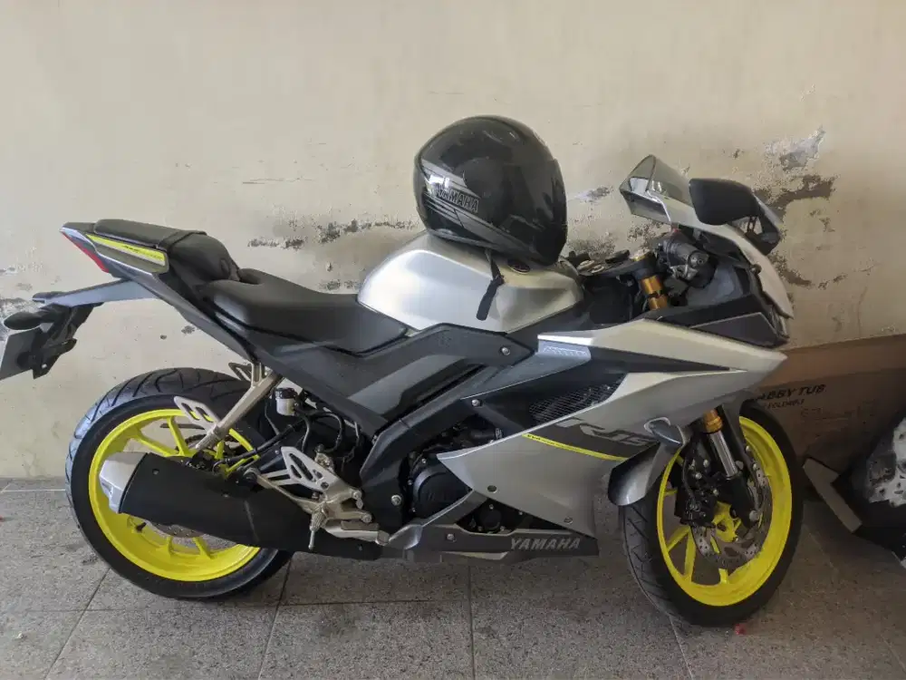 R15 V3 2021 warna silver