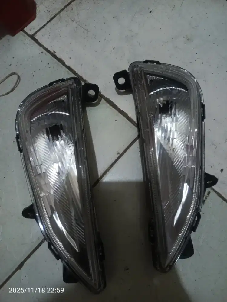 Reflektor sein depan Genio ori