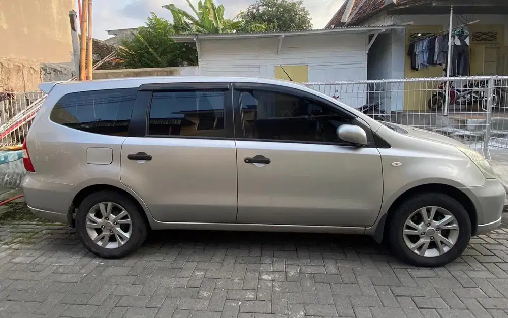 Nissan Grand livina 2013 Bensin