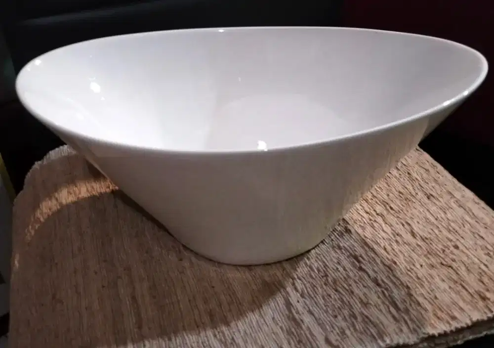 mangkok oval
porselen tebal
import
PJ 36 lb 23 t 14
new