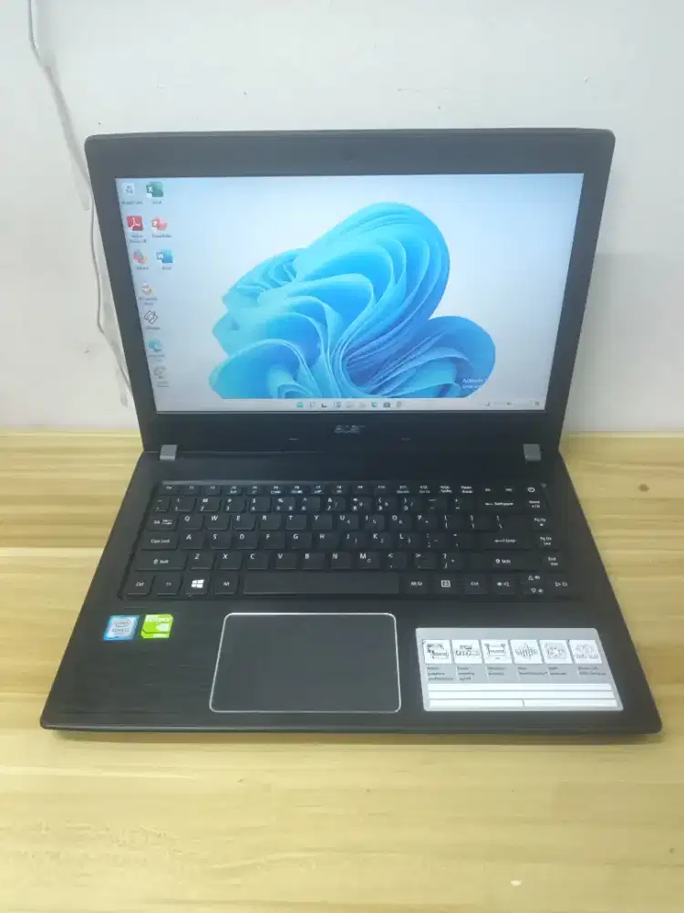 Acer Aspire E5 475G. Core i3-6006u. Nvidia 940mx 2gb. Ram 8gb. Ssd 128