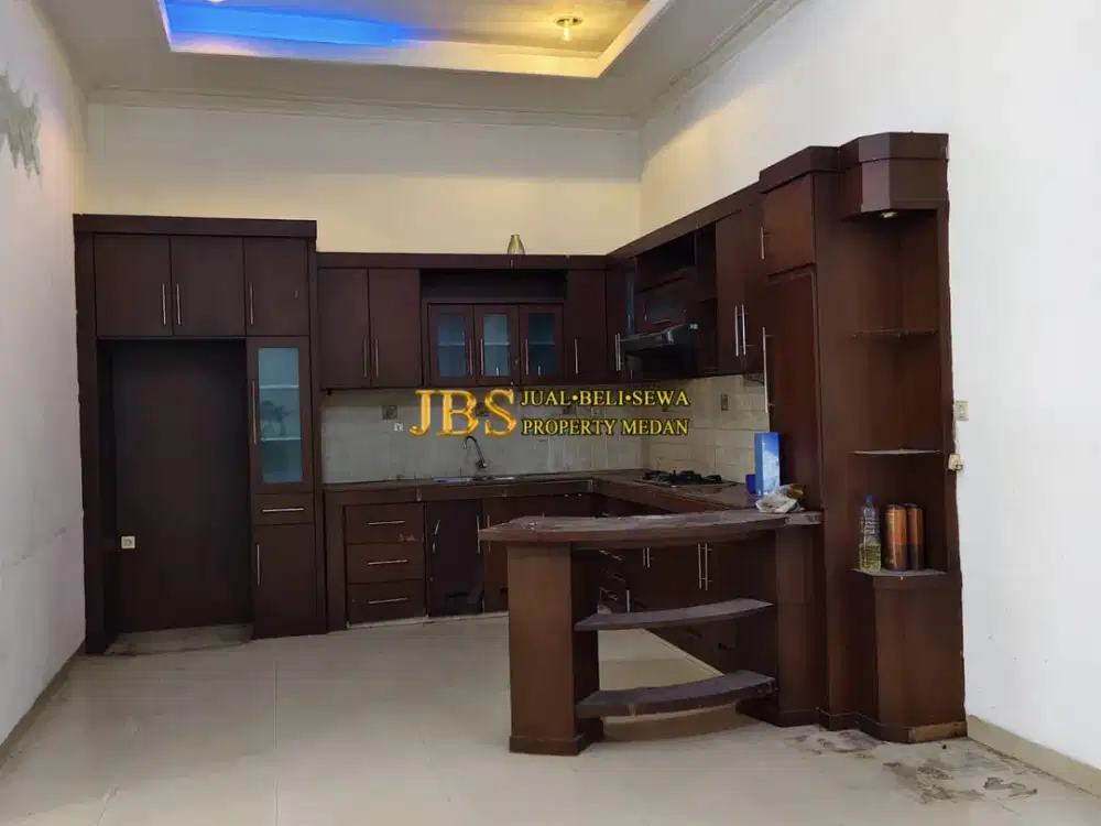 Dijual Rumah 2,5 Tingkat di Komplek Cemara Asri Medan Jalan Cherry