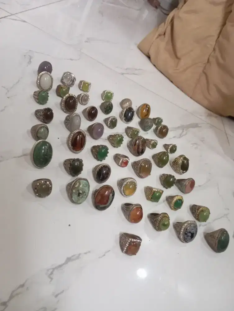 Di jual batu aki borongan perfoto beda (50) biji